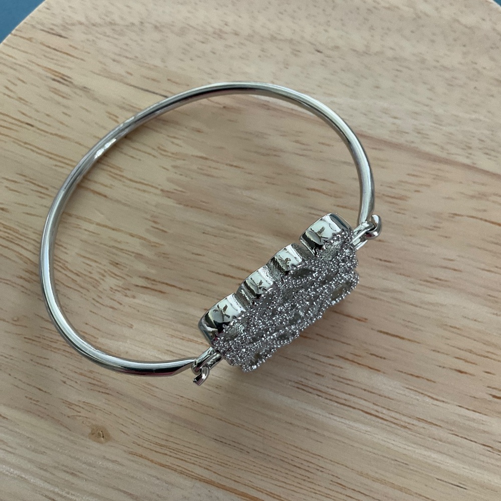 steel bracelet with monogram very fashionable and modern decorated with zircons - Picture 2 of 6